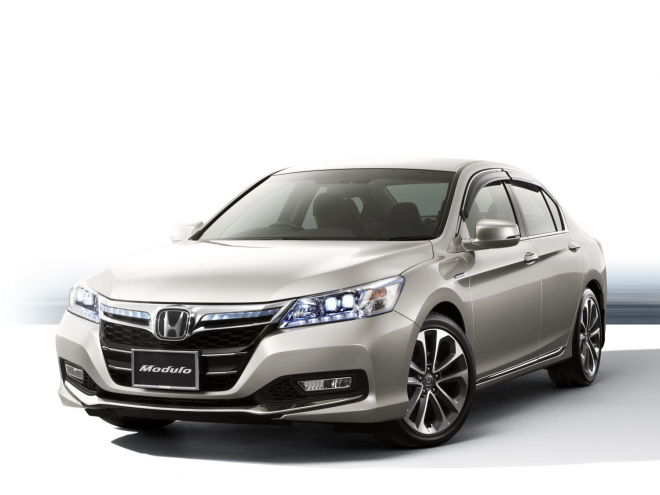 Honda Accord 2013 dostala verzi Hybrid, dobíjecí PHEV jde do prodeje