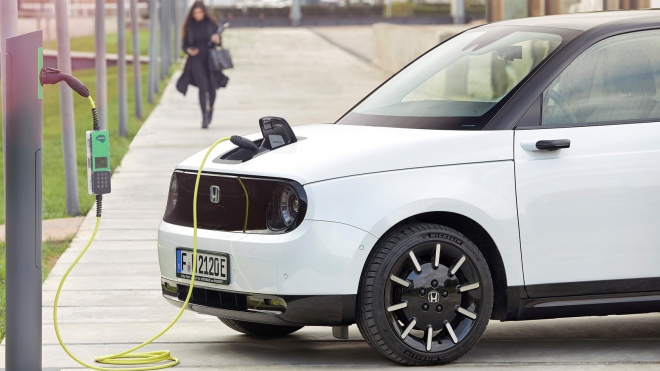 Elektrický propadák Hondy je skutečně mrtvý, skončil po 4 letech. Automobilka o důvodech mlží, nabízí se ale samy