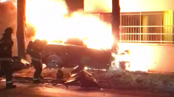 Tesla Model S těžce havarovala v Indianapolis, baterie explodovaly (+ videa)