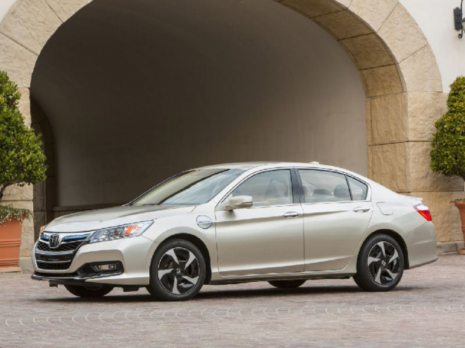 Honda Accord PHEV: hybrid Hondy má 199 koní, za 2,35 l benzinu asi nepojede