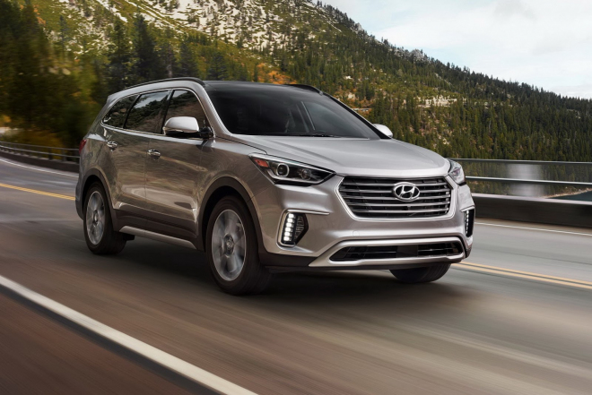 Faceliftovaná Hyundai Santa Fe a Grand Santa Fe mají české ceny, jsou vážně sebevědomé