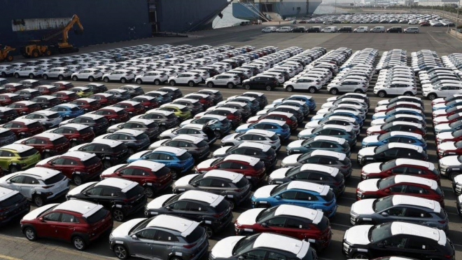 Hyundai rozjelo továrny a vyrábí jako dřív, o tisíce aut ale nikdo nemá zájem