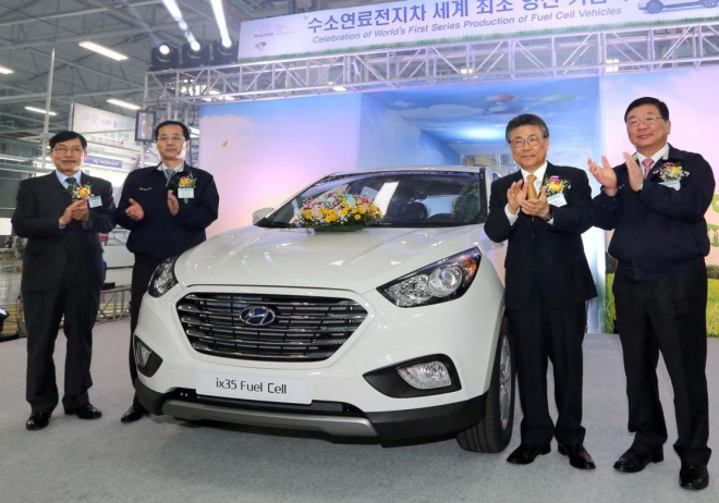 Hyundai ix35 Fuel Cell 2013 jde do výroby, elektromobilitu asi nespasí