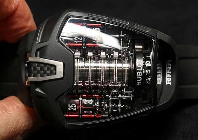 наручные часы ferrari 830078. часы хублот феррари. Hublot мотор. часы с двигателем внутреннего сгорания. Bugatti chiron tourbillon.