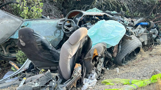 Hasiči ani záchranáři nechápou, jak mohl někdo z této nehody vyváznout až do té míry, že beze stopy zmizel z místa