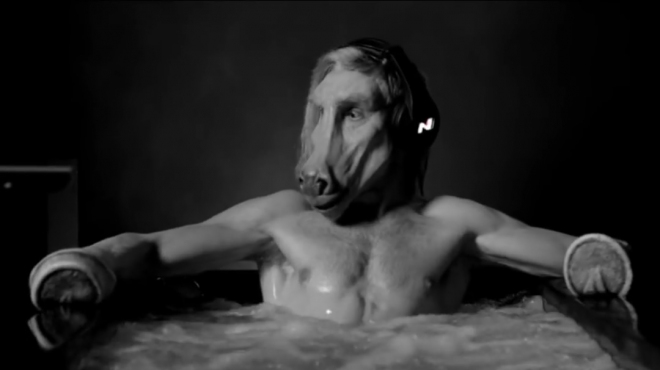 Hyundai stvořilo jednu z nejbizarnějších reklam dějin, její pointa nám zcela uniká