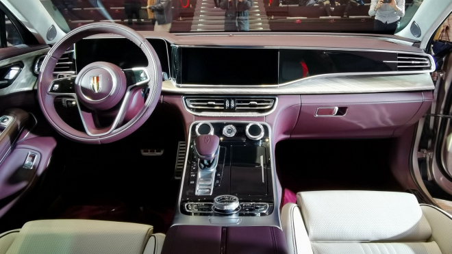 Číňané představili svůj vlastní Rolls-Royce, navrhl ho sám autor originálů