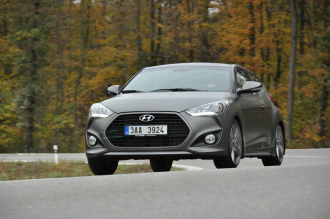 Právě testujeme Hyundai Veloster Turbo, takhle zrychluje první výkonný korejský kompakt (video)