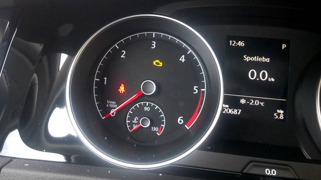 Hacker objevil slabinu, která mu umožnila na dálku naráz vypnout motor 25 000 aut