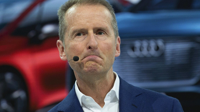 Šéf koncernu VW náhle skončil, i když mu nedávno prodloužili smlouvu, fidlátka si balí o tři roky dřív