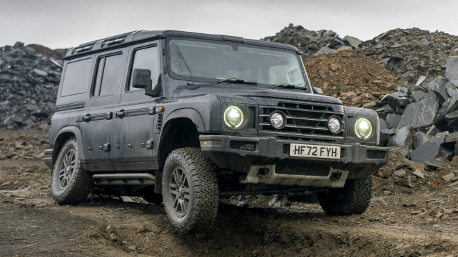 Muž si přijel k dealerovi pro nové SUV za 1,6 milionu Kč, podívejte se, co nechal na protiúčet