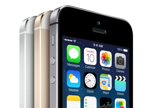 Nadupanější a levnější. Apple představil iPhone 5S a 5C