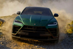 Lamborghini dál zabíjí svou dojnou krávu otylostí. I když má nový vrchol navíc 144 koní, pořád nepřekoná mnohem slabšího předchůdce