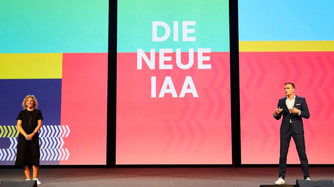 Pokus slavného autosalonu o návrat je stále větší průšvih, nestojí o něj skoro nikdo