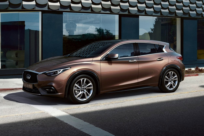 Infiniti Q30 2016: produkční verze na nových fotkách, vypadá nižší