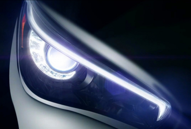 Infiniti Q50: nový sedan se odhaluje, zatím ukázal přední světlo (video)