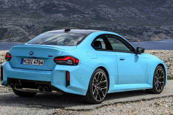 BMW dál maže rozdíly mezi M4 a M2. Po poslední modernizaci menší model líp opravdu nevypadá, nabízí ale prakticky to samé