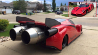 Nadšenec postavil raketové auto. Vypadá jako Enzo, jede 650 km/h a žere 200 l/min
