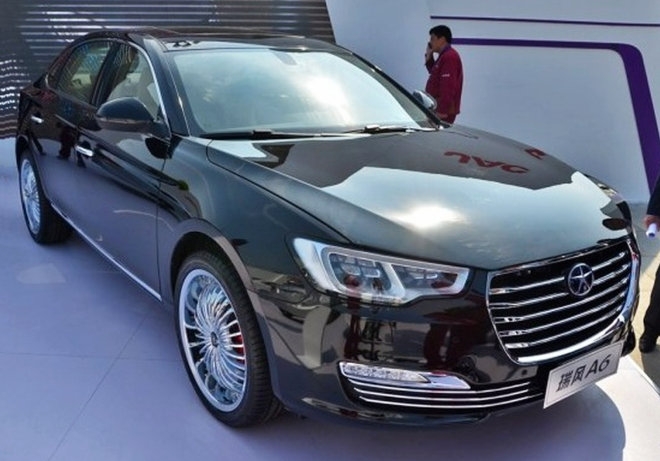 JAC Refine A6 2015: čínský sedan nestydatě kopíruje Audi, včetně jména