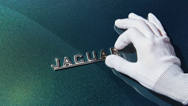 Jaguar znovu vyrábí nová spalovací auta, ale jen na zvláštní přání pro ty nejbohatší