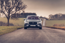 Des dizaines d'autres nouvelles voitures électriques sont en passe d'être commercialisées. Qui les achètera dans le climat actuel, se demandent même les médias du monde entier - 1 - Jaguar I-Pace 2021 nouvelle photo 01
