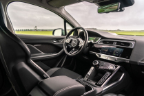 Des dizaines de nouvelles voitures électriques arrivent sur le marché. Qui les achètera dans la situation actuelle, se demandent même les médias du monde entier - 5 - Jaguar I-Pace 2021 nove foto 05