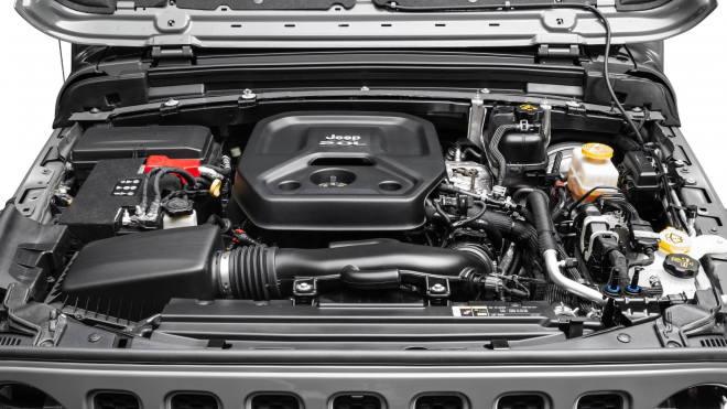 Jeep přestává věřit svým elektrickým plánům, do prodeje i v Česku vrací další lepší a levnější spalovací motor