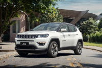 Nový Jeep Compass 2017 odhalil detaily i na pořádné sadě fotek a videí