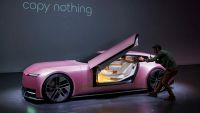 Slavný designér BMW a Ferrari strhal přelomový Jaguar. Je prý nedodělaný a nezajímavý z každého úhlu