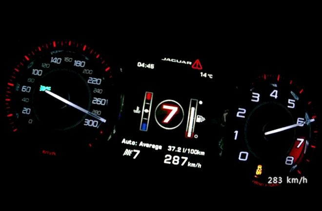 Vyzkoušeli jsme Jaguar F-Type S, takhle zrychluje až k 280 km/h (video)