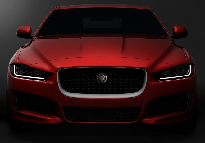 Jaguar XE odhaluje svou techniku, výkon čtyřválců vyšplhá až ke 400 koním