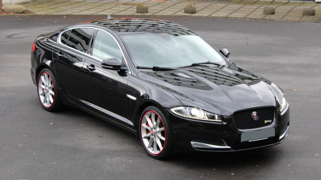 Kupte si skutečný Jaguar, dokud ještě můžete, i nejetý vrchol s víc jak 500 koňmi dnes pořídíte za pakatel