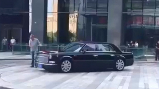 Clarkson zkusil luxusní limuzínu čínských komunistů. Jeho názor na ni vás překvapí