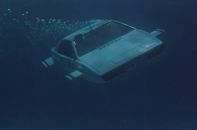 James Bond a jeho 50 aut za 50 let v 92 sekundách (video)