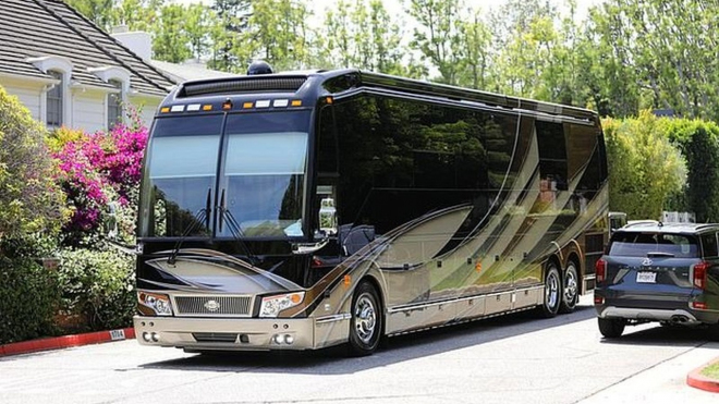 Justin Bieber ukázal vnitřek svého luxusního autobusu za 43 milionů, je to vrchol svého druhu