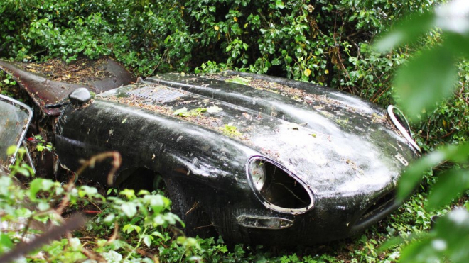 Desátý kus jednoho z nejkrásnějších aut historie hnil dekády v lese, teď je jako nový