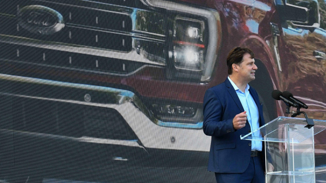 Ford kompletně otočil. Po ohlášení ztráty 125 miliard na elektromobilech už hybridy nemá za přechodovou technologii