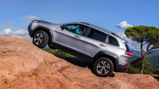 Už nevyráběný Jeep láká nejen na své schopnosti v terénu. Po pár letech stojí zlomek původní ceny, přitom vydrží