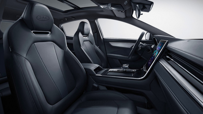 Přímý konkurent Škod Octavia a Superb od Moskviče se začne vyrábět už v létě, prodej začne hned záhy