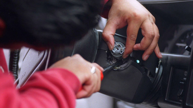 Jak levně ochránit auto před zloději? Těmito způsoby to zvládnete sami