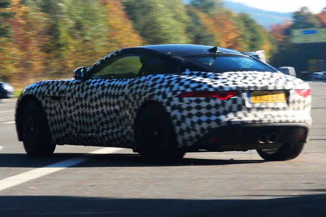 Jaguar F-Type Coupe to odpálil po tankování u Ringu (video)