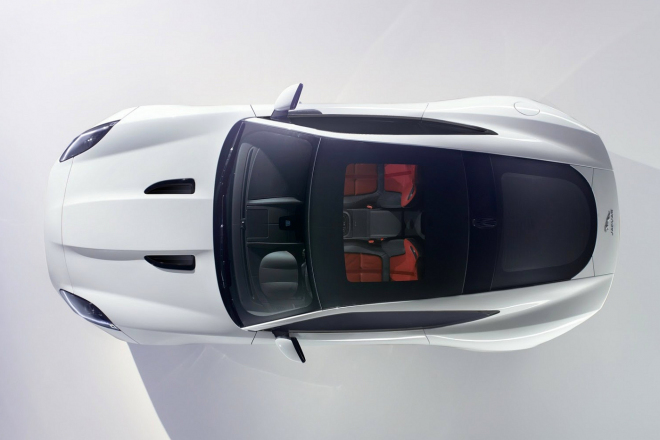 Jaguar F-Type Coupe na první upoutávce ukazuje vlastně úplně všechno (foto)
