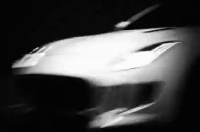 Jaguar F-Type Coupe se ukázal na prvním oficiálním videu, plně se odhalí v úterý