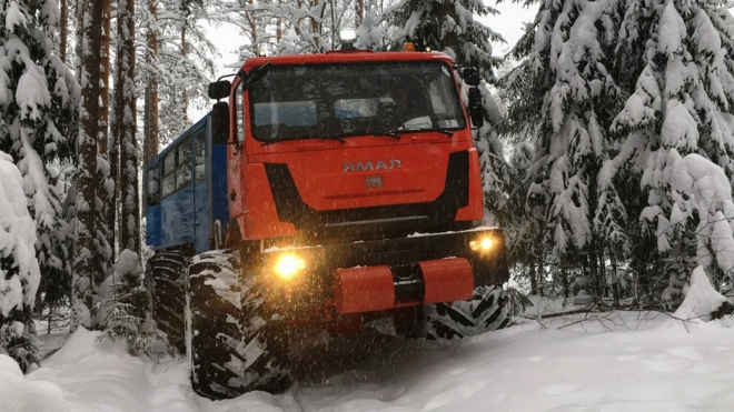 Rusové postavili autobus, který projede opravdu všude, překonat má i speciál Tatry