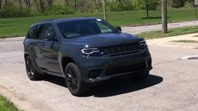Nejlépe zrychlující SUV světa je v prodeji. Je nejlevnější z myslitelných konkurentů