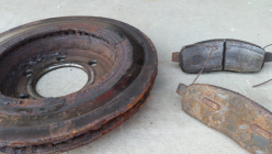 Когда тормоза автомобиля прекращаются, дыхание. Как это узнать и чего может хватить? - 7 - Как определить изношенные тормоза фото 03