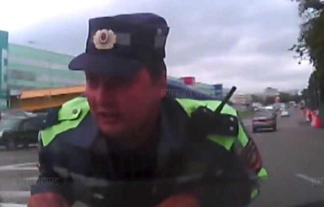 Jak se vyhnout silniční kontrole policie, ruská cesta (video)