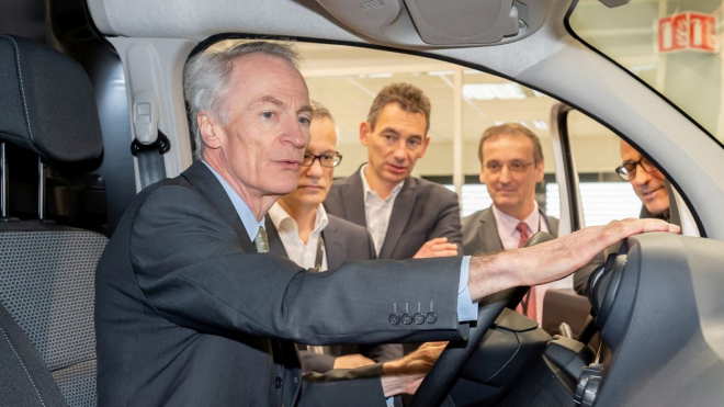 Šéf Renaultu se bojí „čínské bouře” na evropském trhu s auty, poslední vývoj mu dává zapravdu