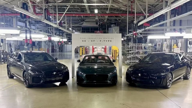 Jaguar skutečně bez náhrady ukončil výrobu spalovacích aut, vypadá to jako sebevražda v přímém přenosu