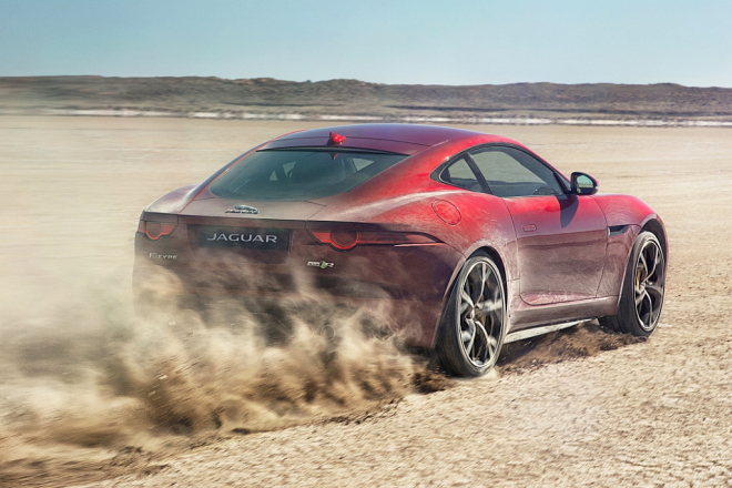 Jaguar F-Type R AWD: čtyřkolka s 550 koňmi je tu, stovku dá za 4 s